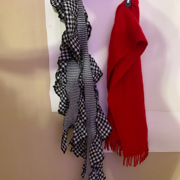Scarves - Picture 1 of 6